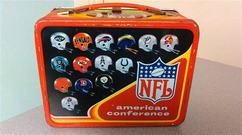 old metal nfl lunch box|1976 nfl lunch box.